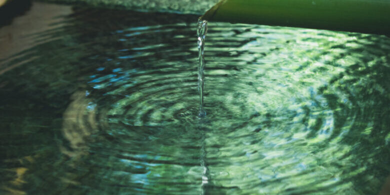 京都、梨木神社境内の手水舎の井戸、染井の水