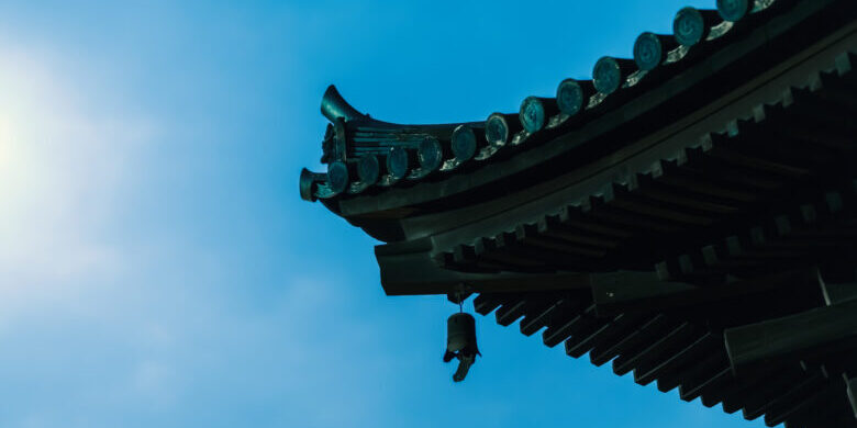 Ancient Buddhist Japanese temple in Japan 太陽の光が寺院を照らす