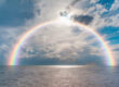 虹と海